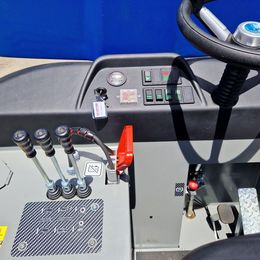 Balayeuse aspirateur autoportée à louer