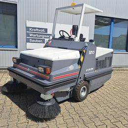 Balayeuse aspirateur autoportée à louer