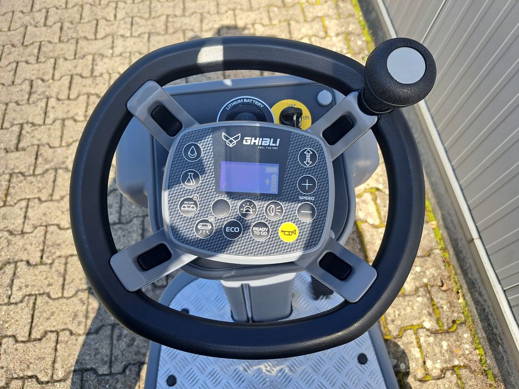 Autolaveuse autoportée GHIBLI Ranger R 115 FD 85 BC Lithium à louer Autolaveuse autoportée à louer