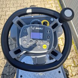 Autolaveuse autoportée GHIBLI Ranger R 115 FD 85 BC Lithium à louer Autolaveuse autoportée à louer