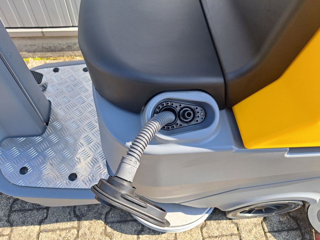 Autolaveuse autoportée GHIBLI Ranger R 115 FD 85 BC Lithium à louer Autolaveuse autoportée à louer