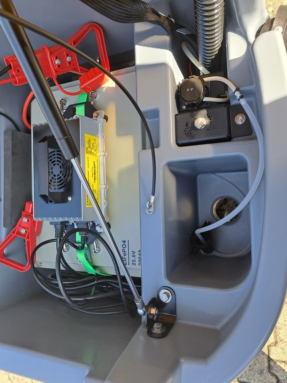 Autolaveuse autoportée GHIBLI Ranger R 115 FD 85 BC Lithium à louer Autolaveuse autoportée à louer