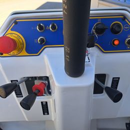 Balayeuse aspirateur autoportée Dulevo Dulevo 75 EH à louer Balayeuse aspirateur autoportée à louer