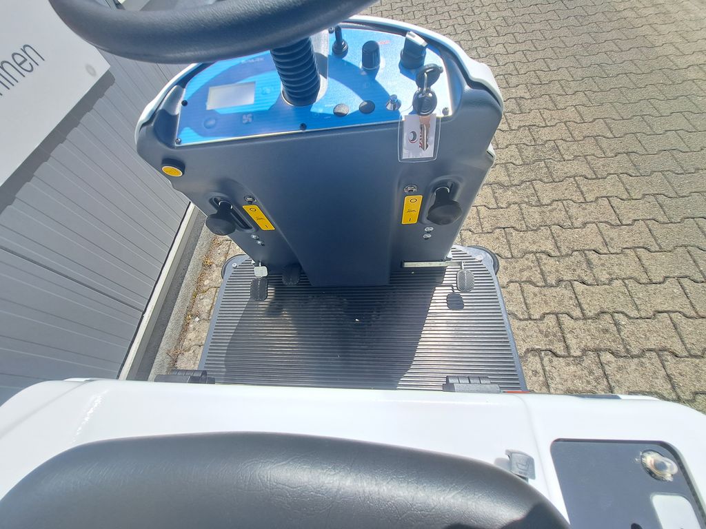 Balayeuse aspirateur autoportée Dulevo 1000 Spark EH à louer Balayeuse aspirateur autoportée à louer