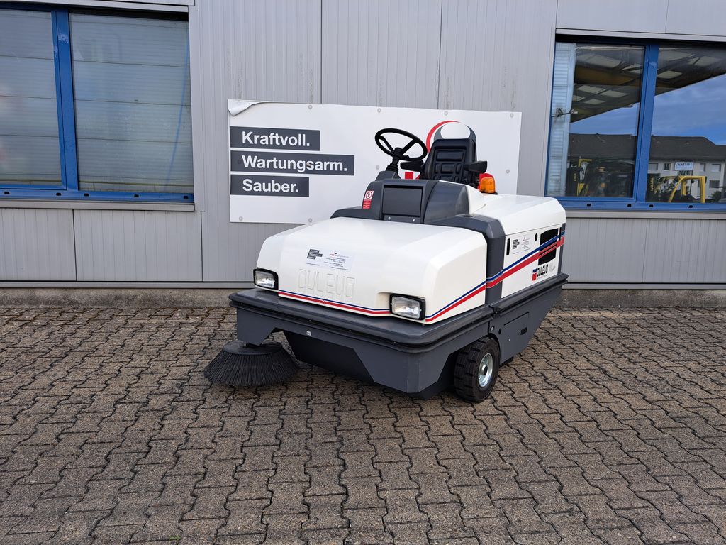 Balayeuse aspirateur autoportée Dulevo 90 BK Strassenzulassung à louer Balayeuse aspirateur autoportée à louer