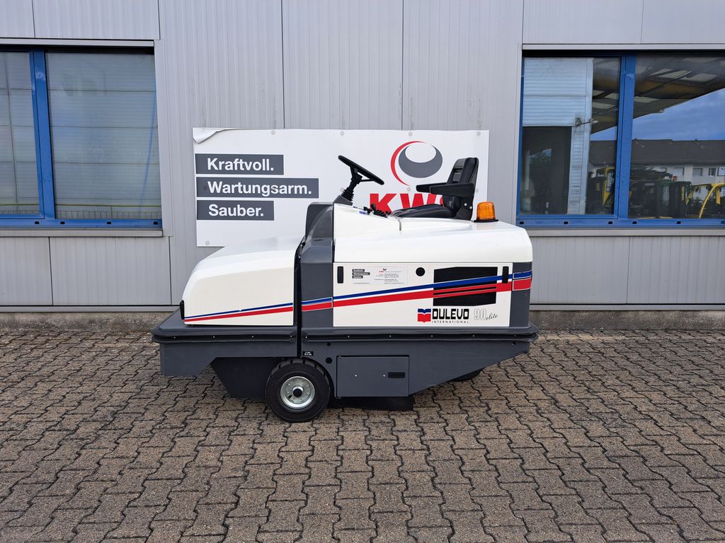 Balayeuse aspirateur autoportée Dulevo 90 BK Strassenzulassung à louer Balayeuse aspirateur autoportée à louer